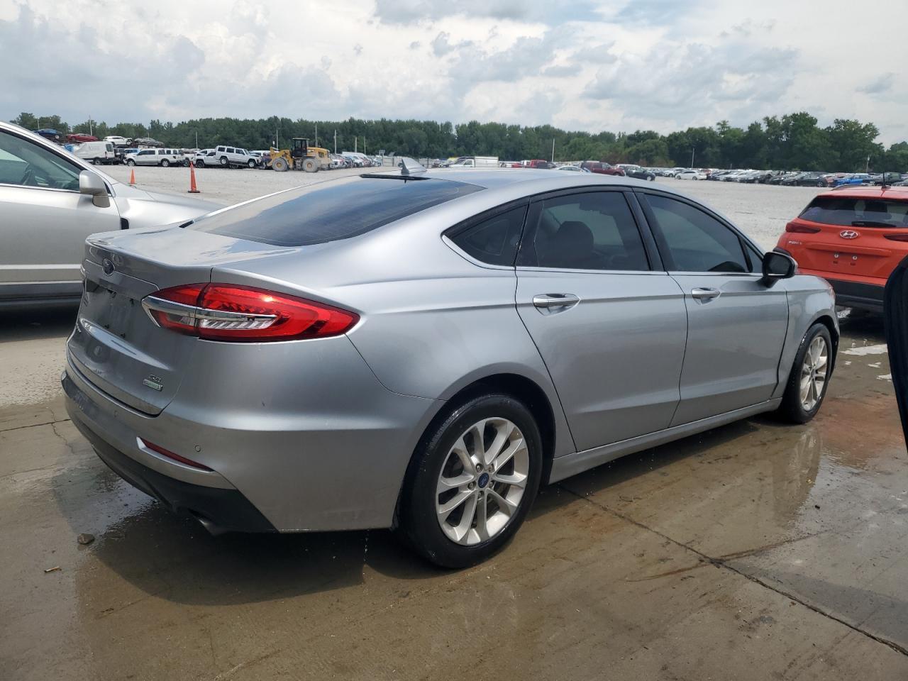 2020 Ford Fusion Se - Image 3