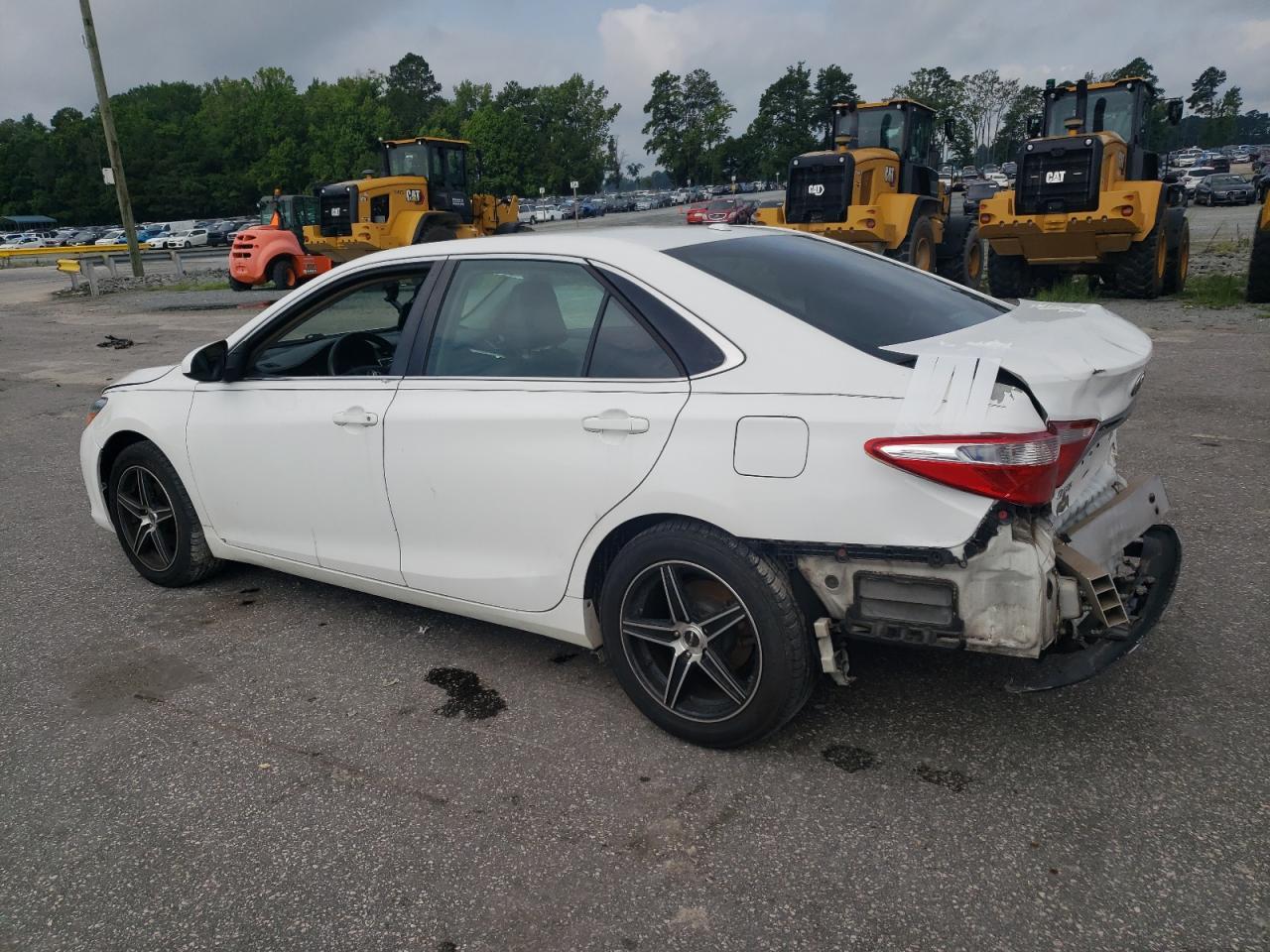 2016 Toyota Camry Le - Image 2