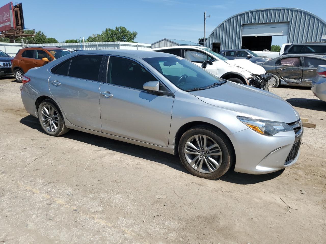 2017 Toyota Camry Le - Фото 4