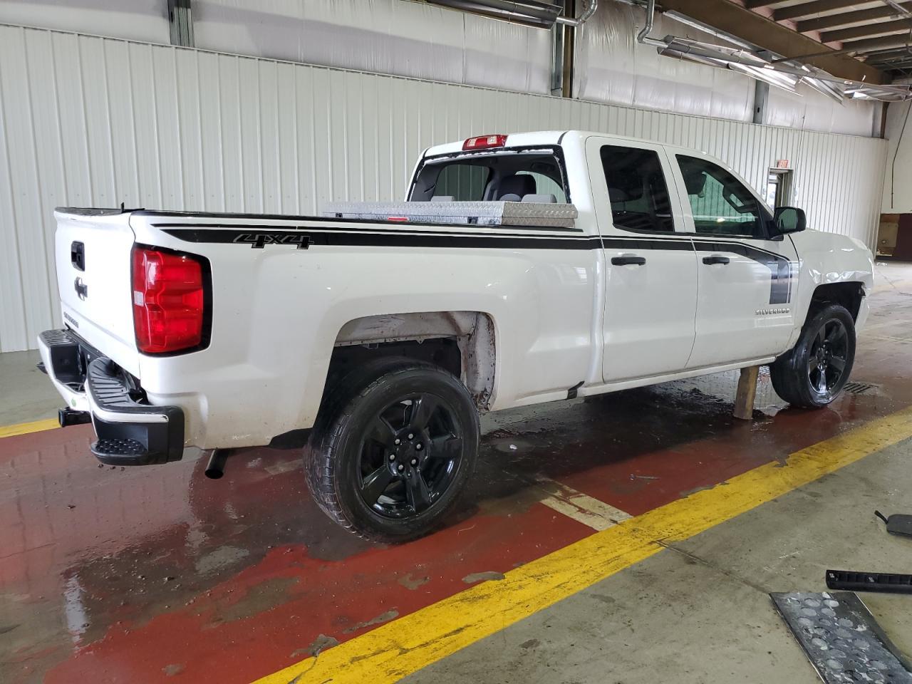 2018 Chevrolet Silverado K1500 Custom - Фото 7