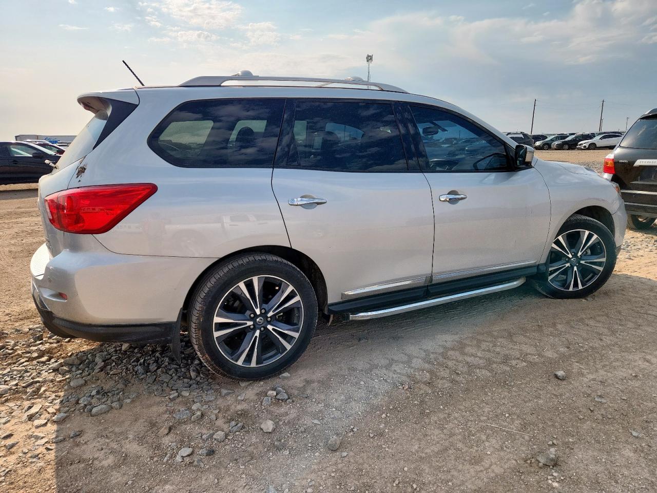 2018 Nissan Pathfinder S - Фото 3