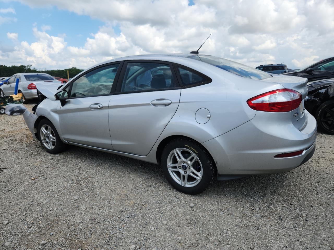 2019 Ford Fiesta Se - Фото 2