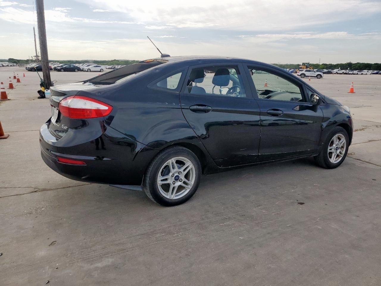 2018 Ford Fiesta Se - Image 3