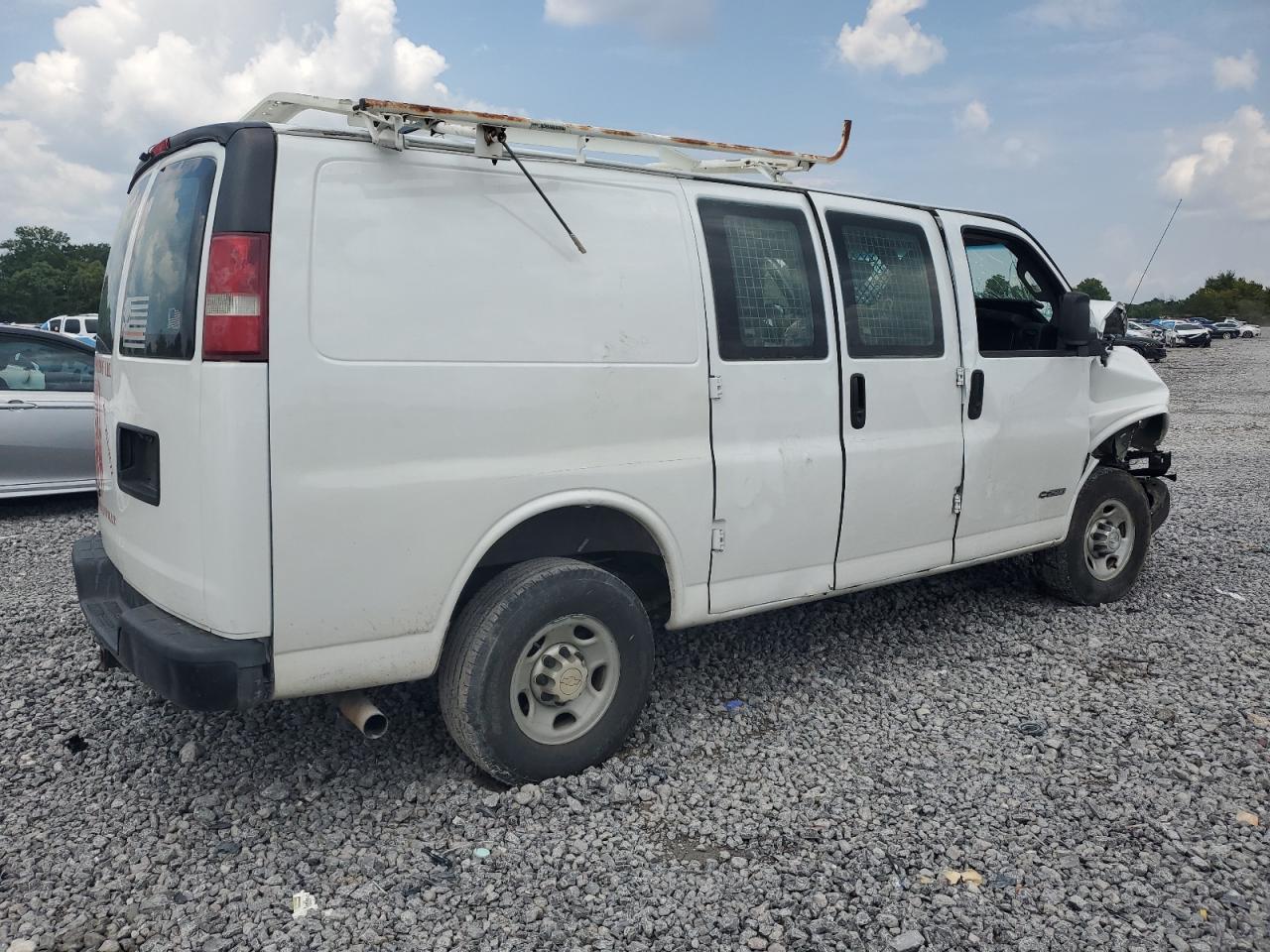 2017 Chevrolet Express G2500 - Фото 3