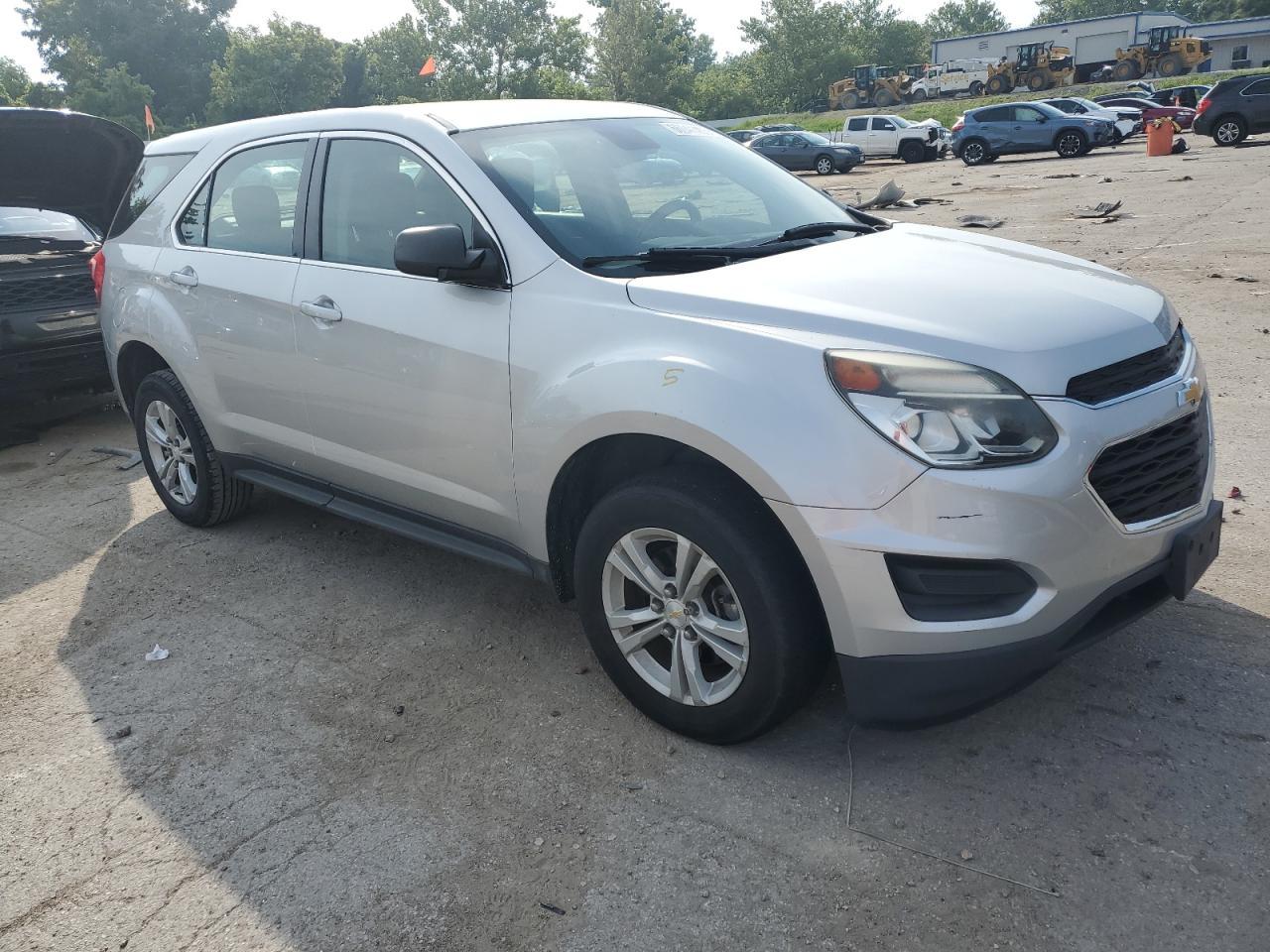 2017 Chevrolet Equinox Ls - Image 4