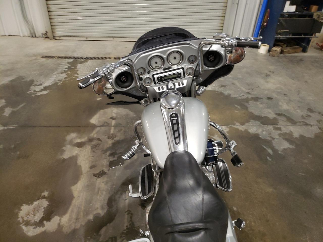 2010 Harley-Davidson Flhx - Image 6