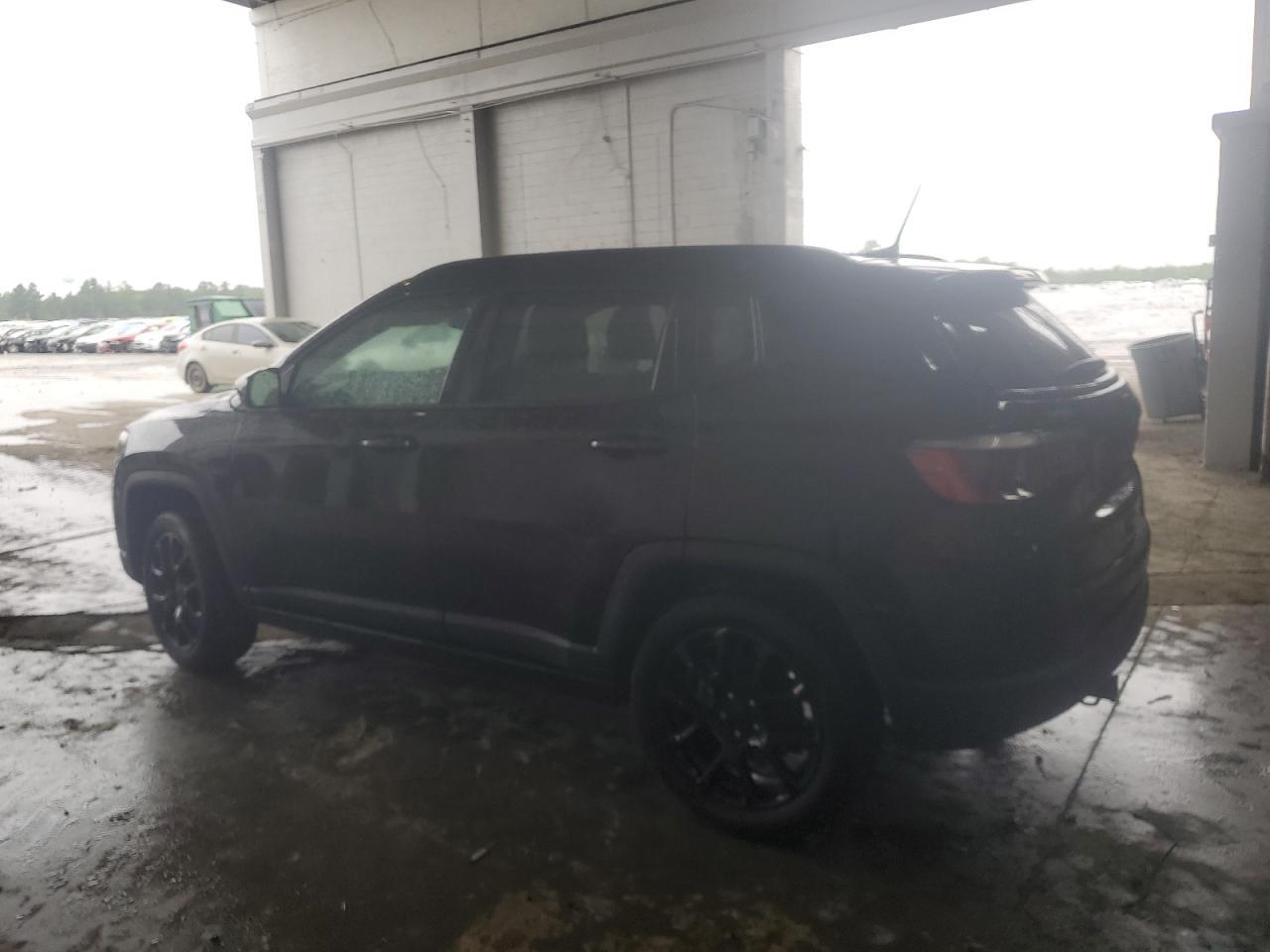 2023 Jeep Compass Latitude - Image 2
