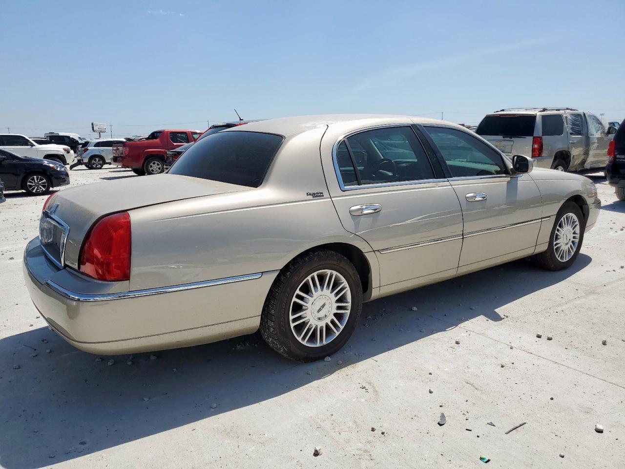 2009 Lincoln Town Car Signature Limited - Фото 3