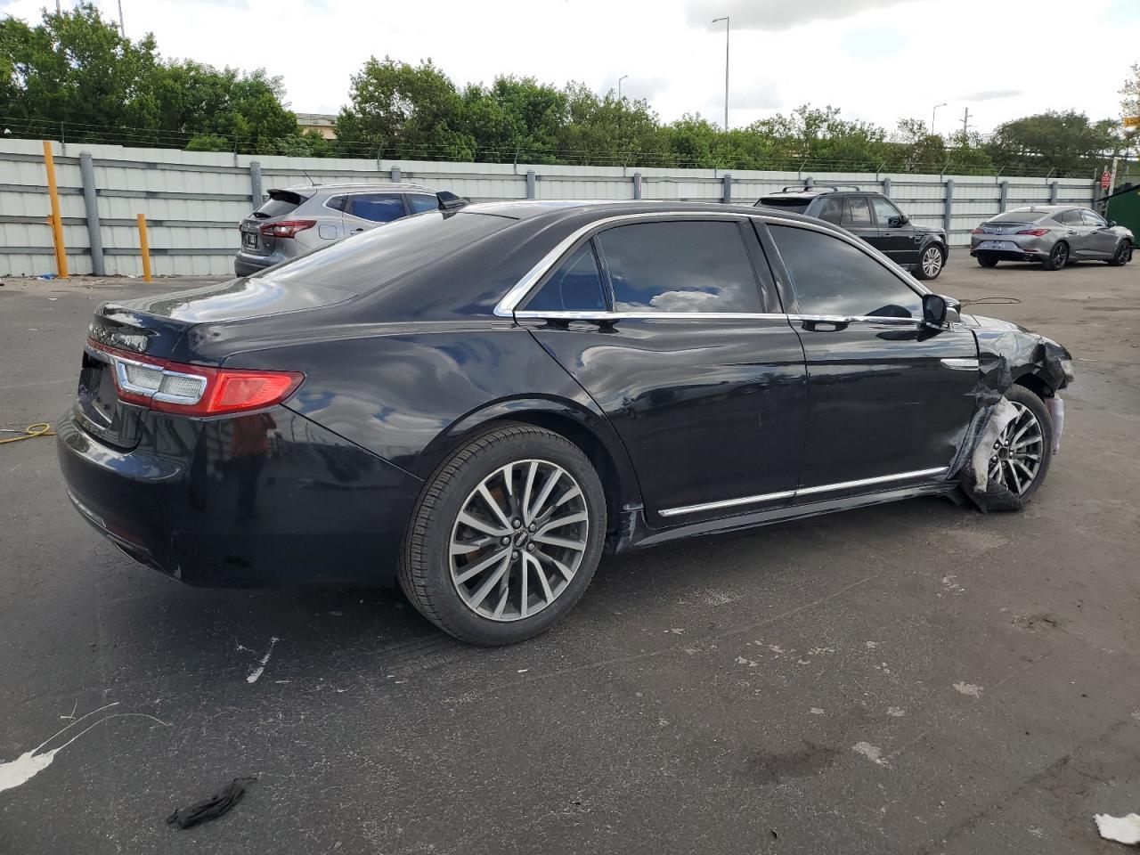 2019 Lincoln Continental Select - Image 3