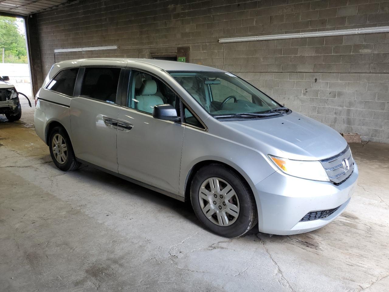 2011 Honda Odyssey Lx - Image 4