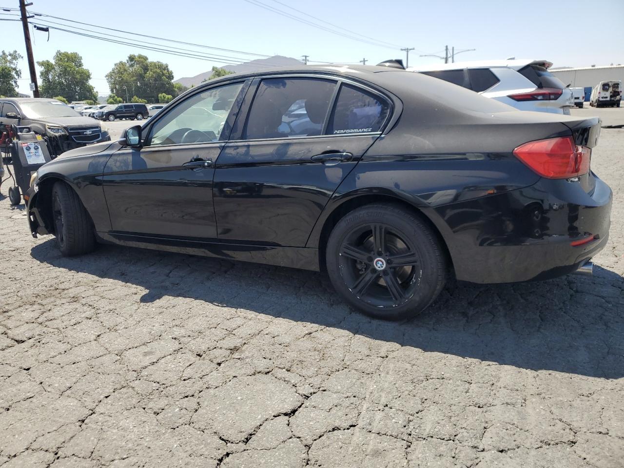 2015 BMW 320 I - Фото 2
