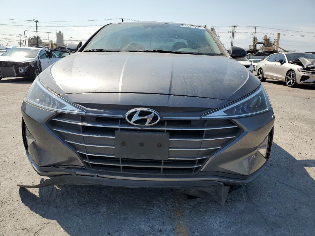 2020 Hyundai Elantra Se - Image 5