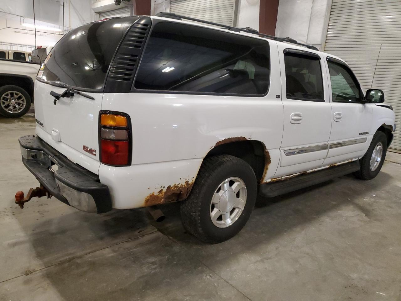 2005 GMC Yukon Xl K1500 - Image 3