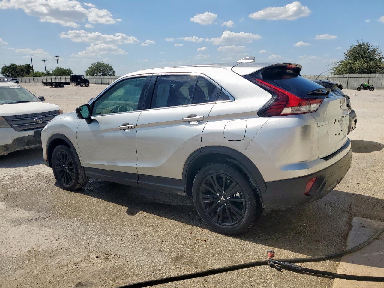 2025 Mitsubishi Eclipse Cross Le - Image 2