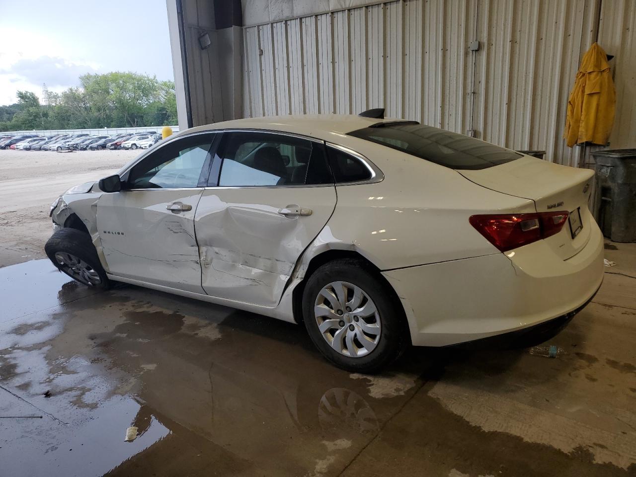 2016 Chevrolet Malibu L - Фото 2