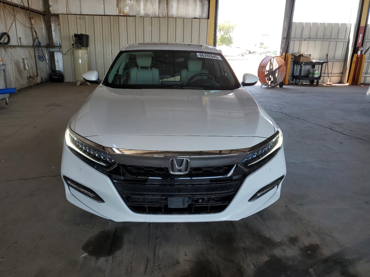 2019 Honda Accord Touring Hybrid - Фото 5