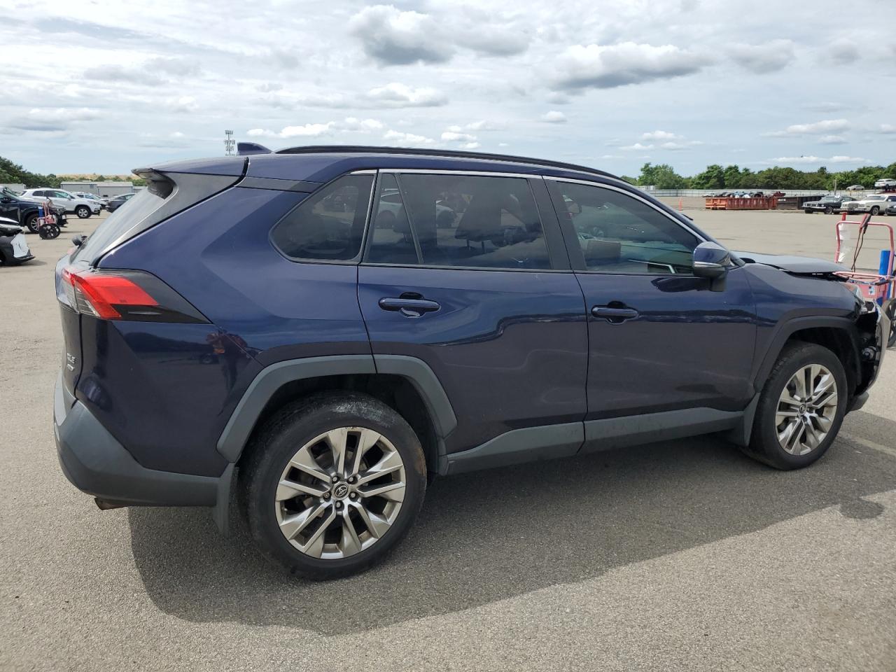 2019 Toyota Rav4 Xle Premium - Image 3