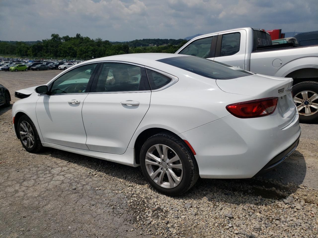 2015 Chrysler 200 Limited - Фото 2