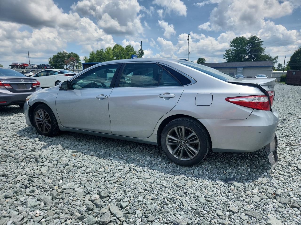 2016 Toyota Camry Le - Фото 2