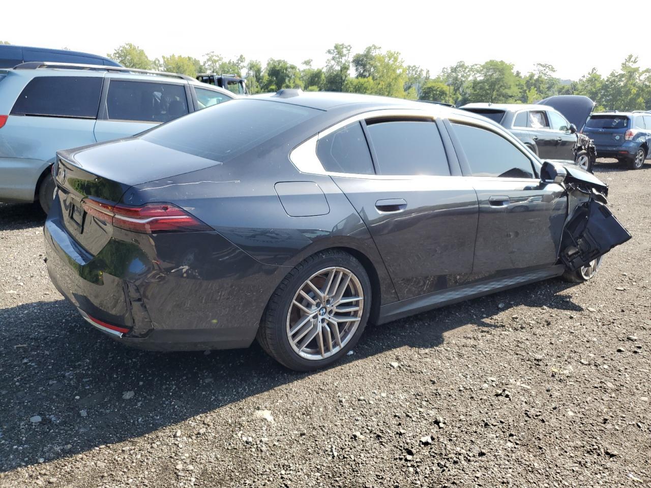 2024 BMW 530 Xi - Фото 3