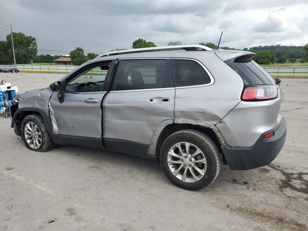 2019 Jeep Cherokee Latitude - Image 2