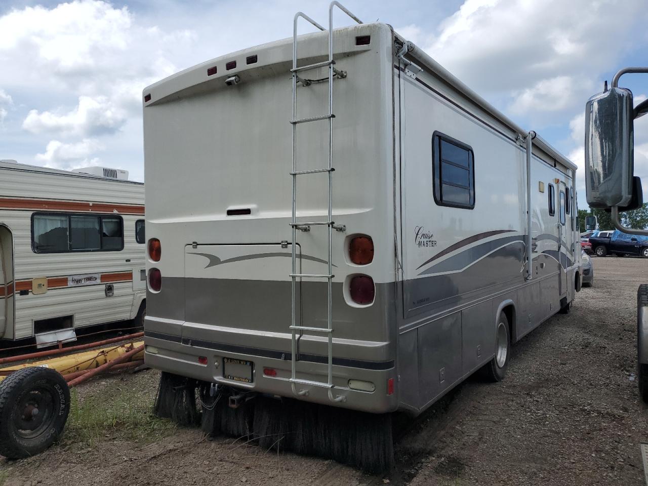 2001 Ford F550 Super Duty Stripped Chassis - Фото 4