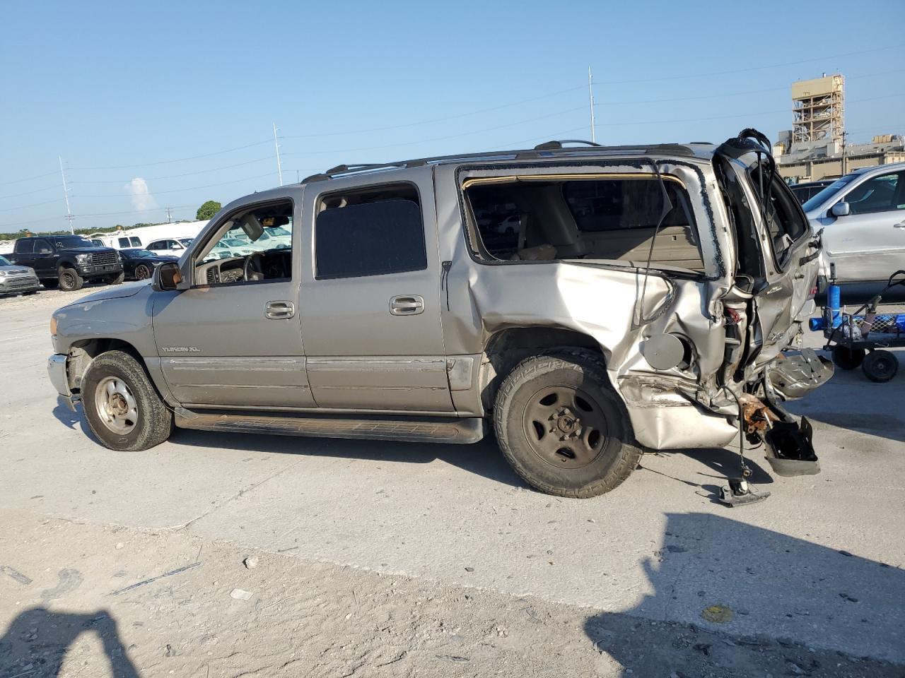 2002 GMC Yukon Xl C1500 - Фото 2