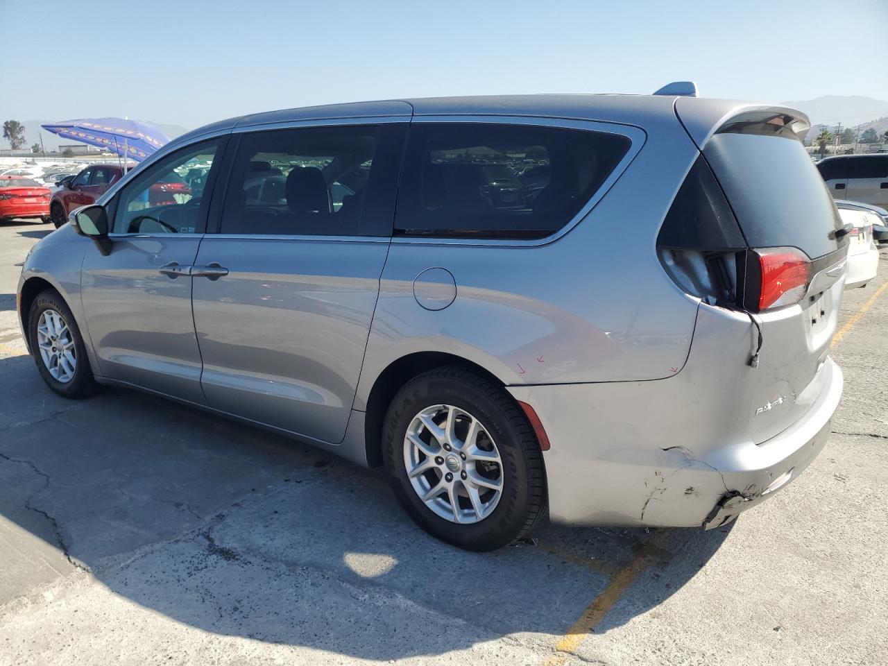 2018 Chrysler Pacifica Lx - Image 2
