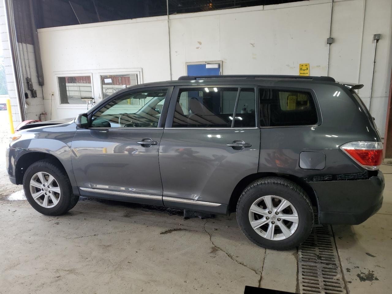 2013 Toyota Highlander Base - Image 2