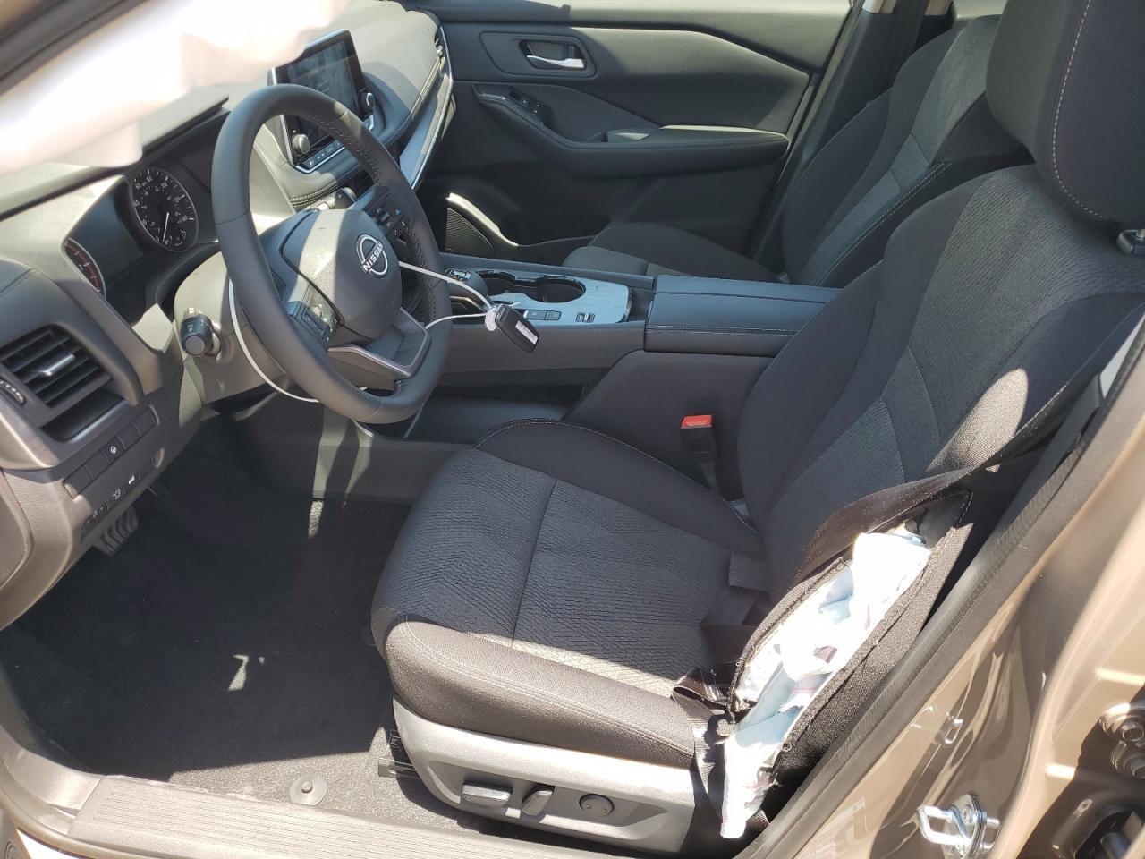 2025 Nissan Rogue Sv - Image 7