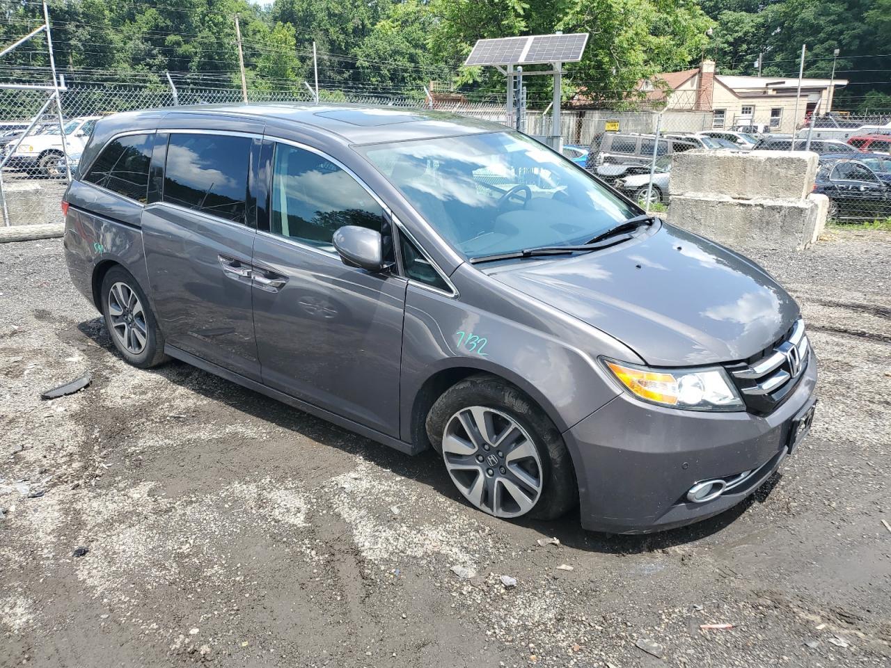 2017 Honda Odyssey Touring - Image 4