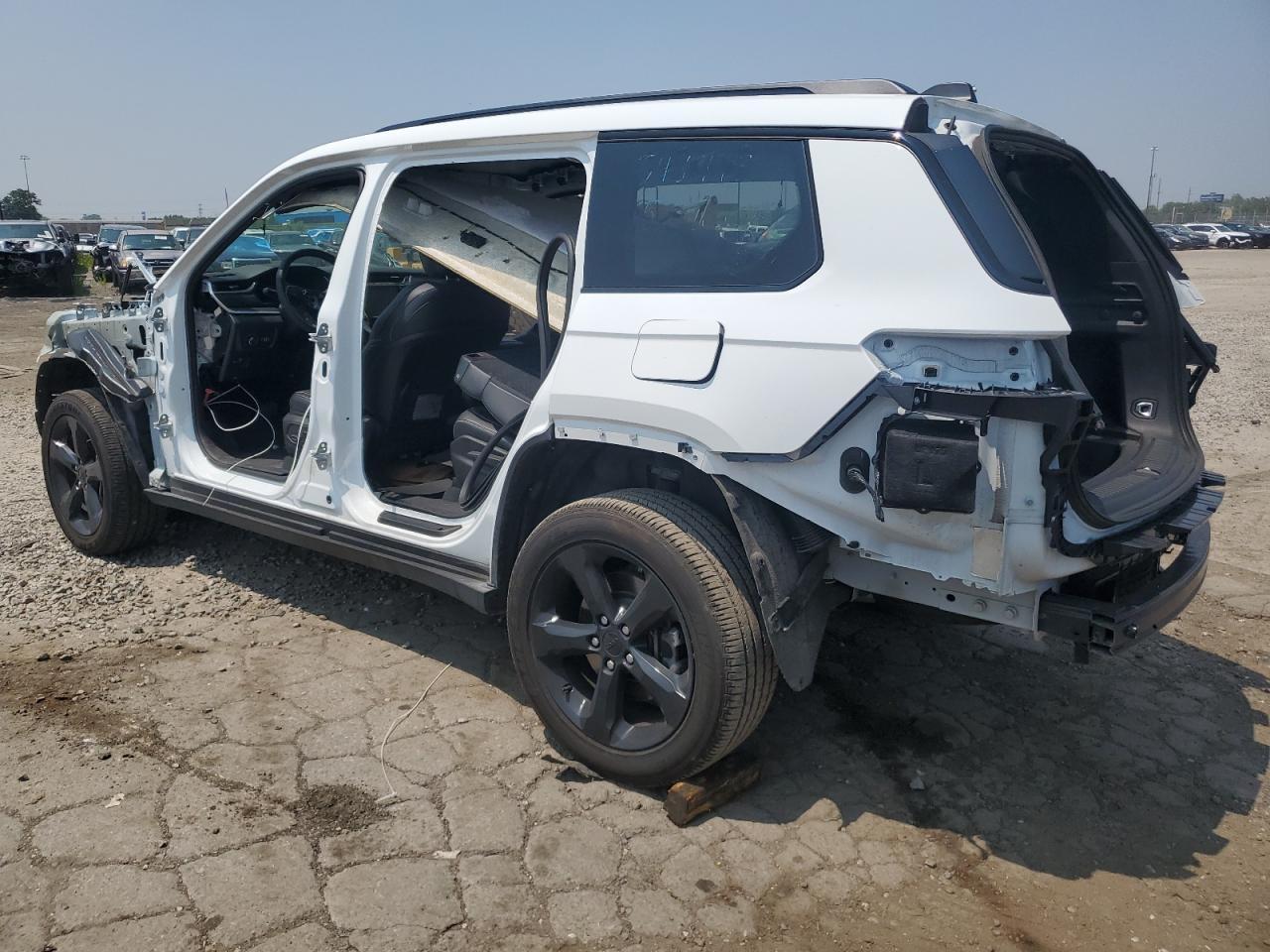 2024 Jeep Grand Cherokee L Laredo - Image 2