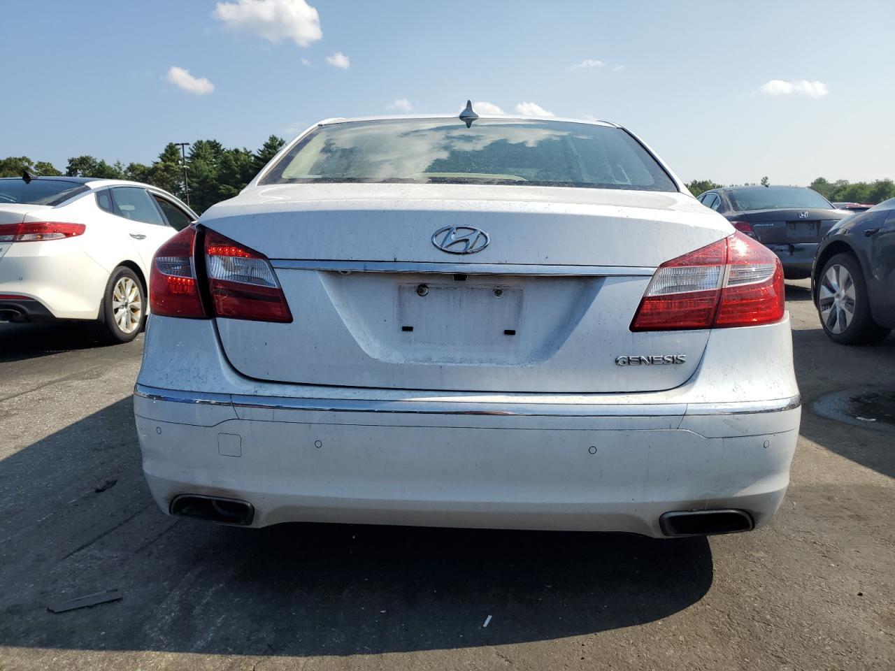 2013 Hyundai Genesis 3.8L - Фото 6