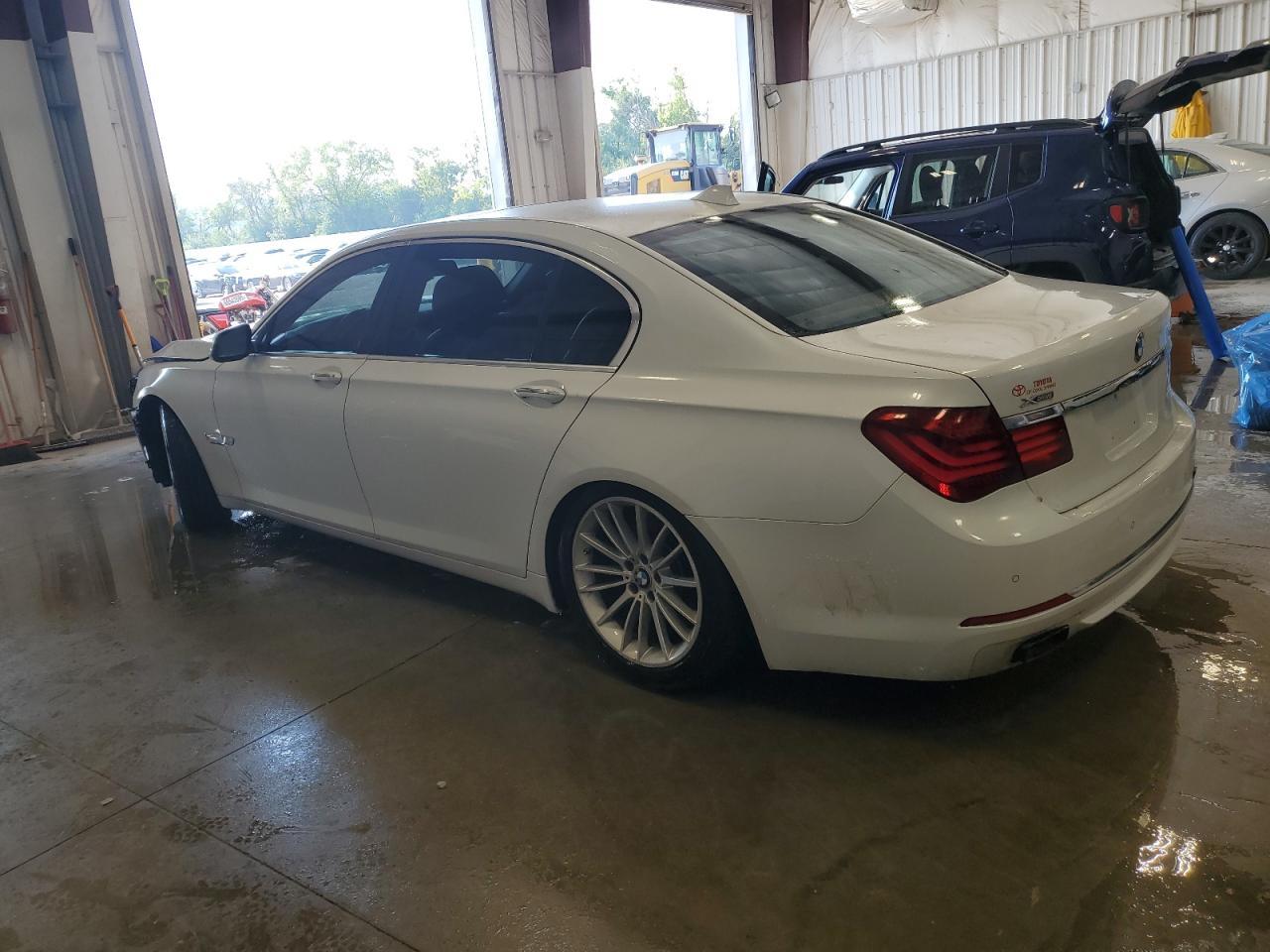 2013 BMW 750 Lxi - Фото 2