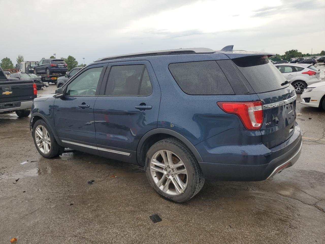 2017 Ford Explorer Xlt - Фото 2