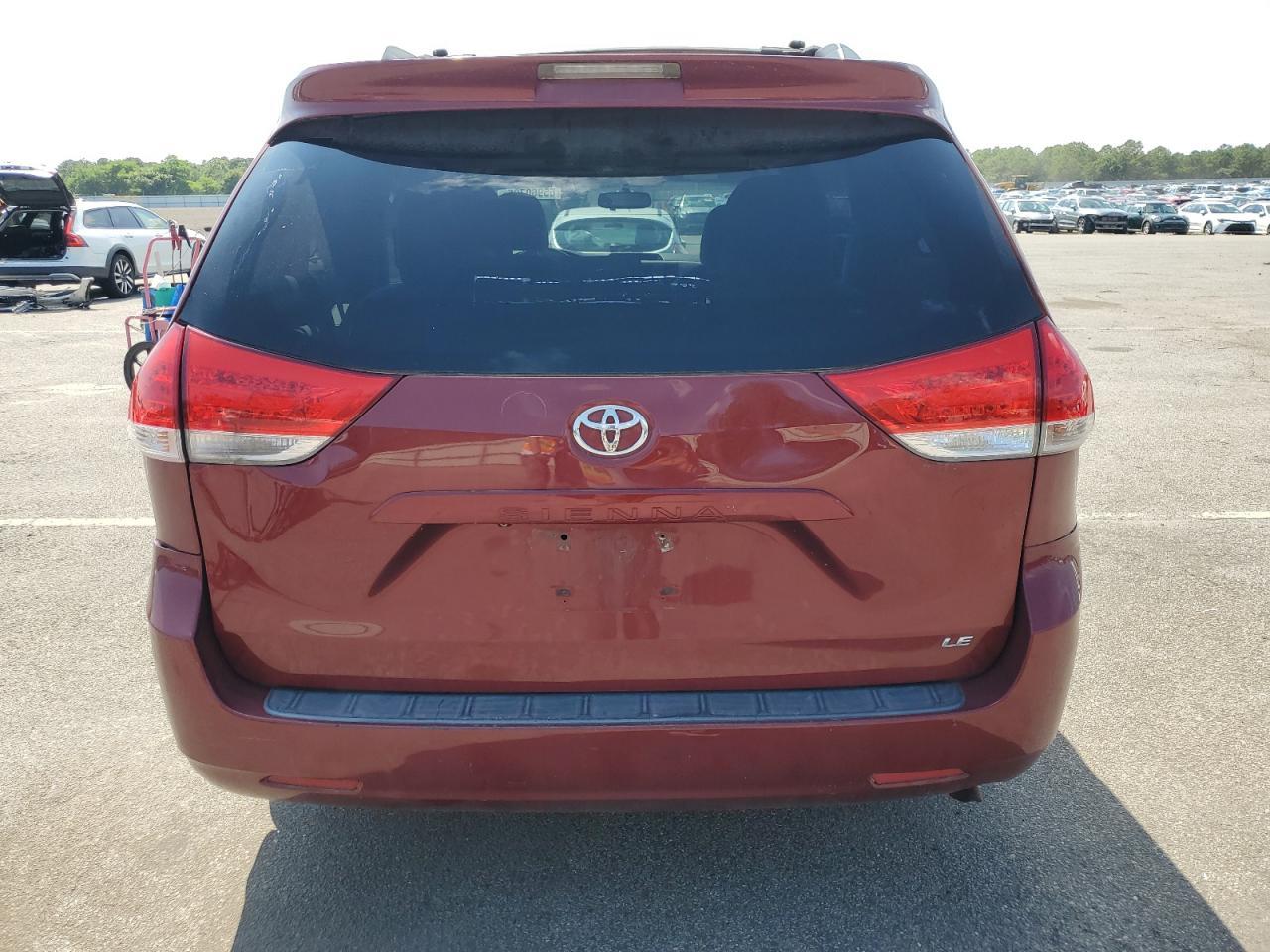 2011 Toyota Sienna Le - Image 6