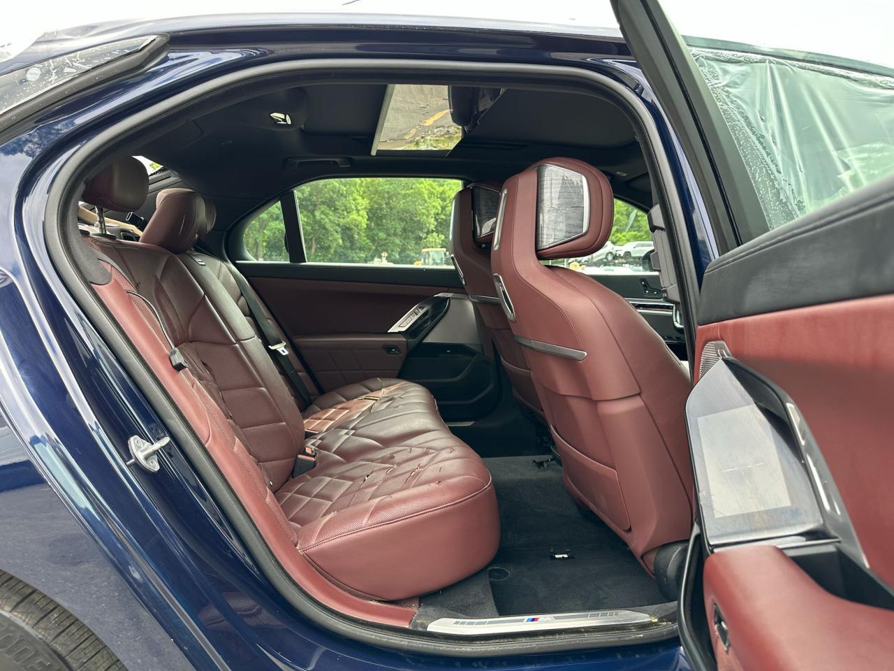 2023 BMW 760 Xi - Image 5