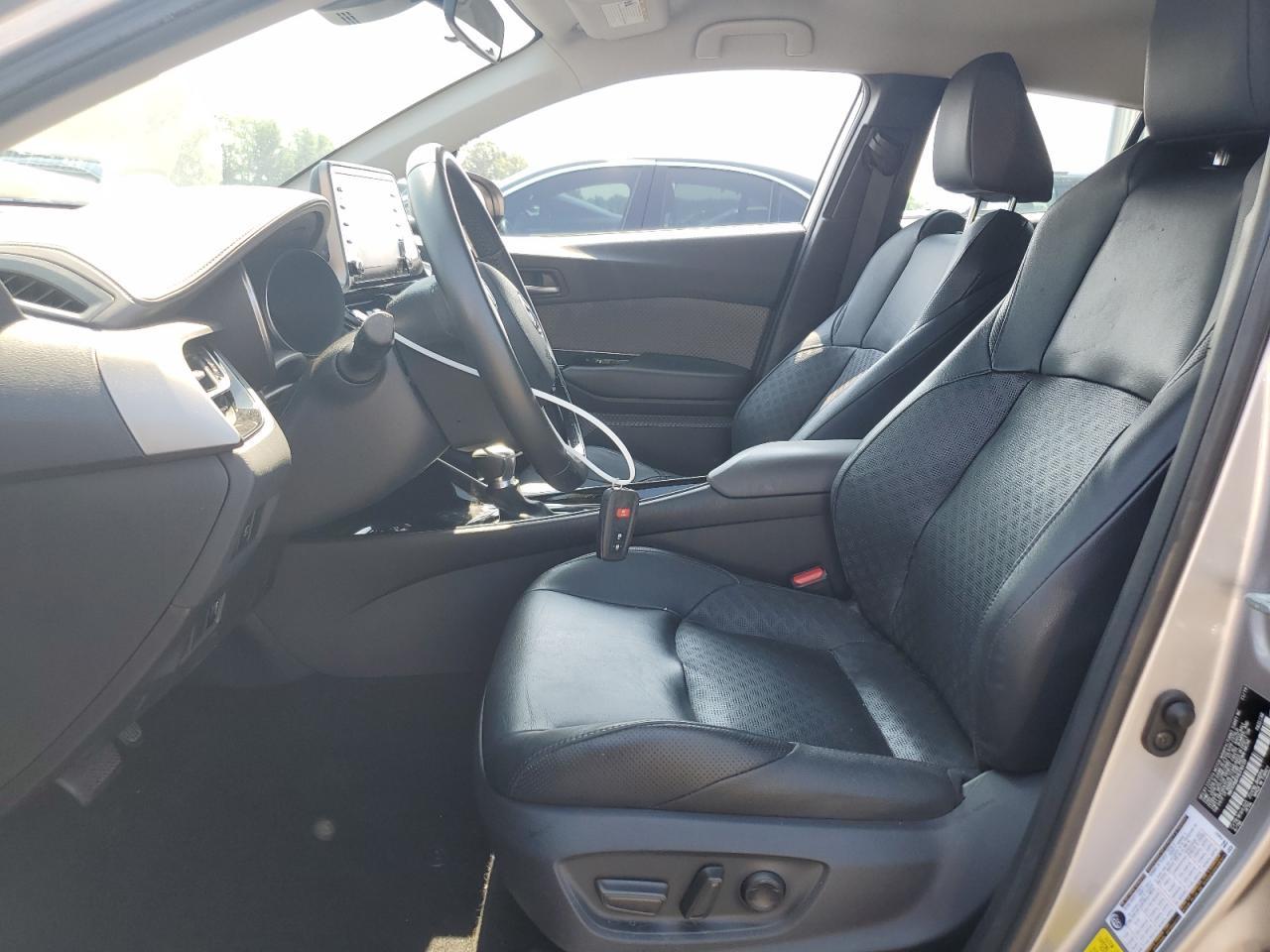 2020 Toyota C-Hr Xle - Image 7