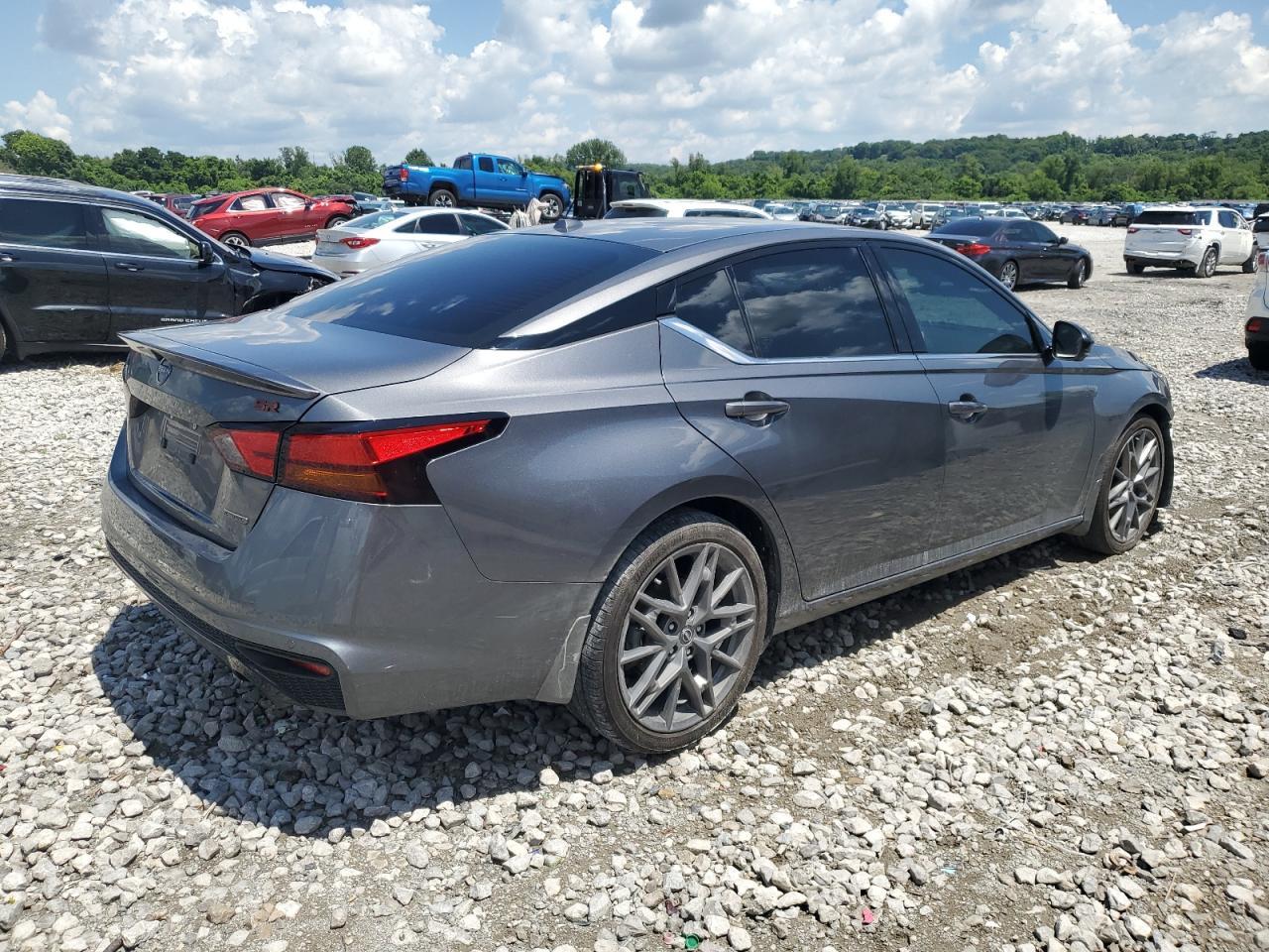 2024 Nissan Altima Sr - Фото 3