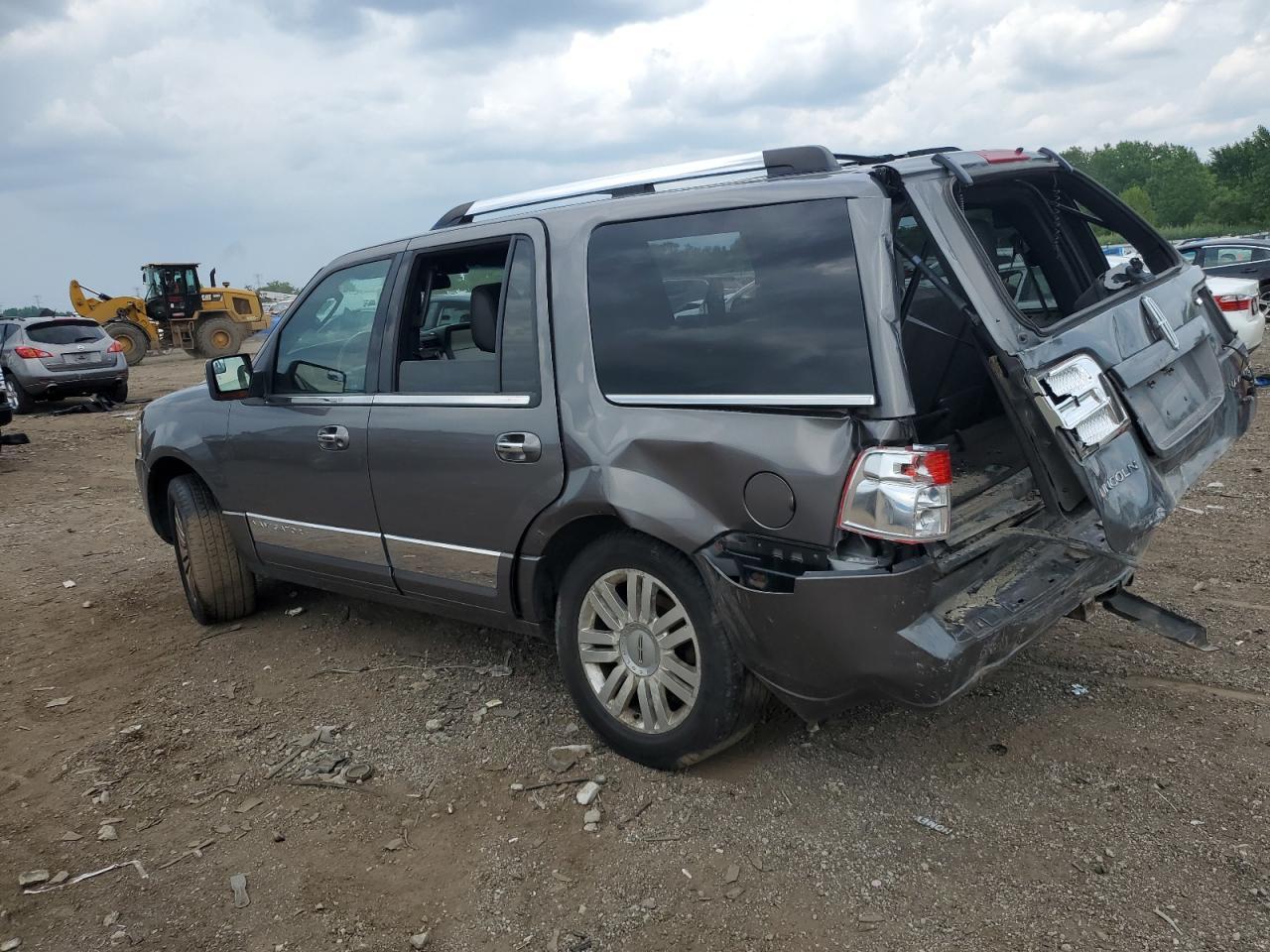 2012 Lincoln Townhouse Navigator - Image 3