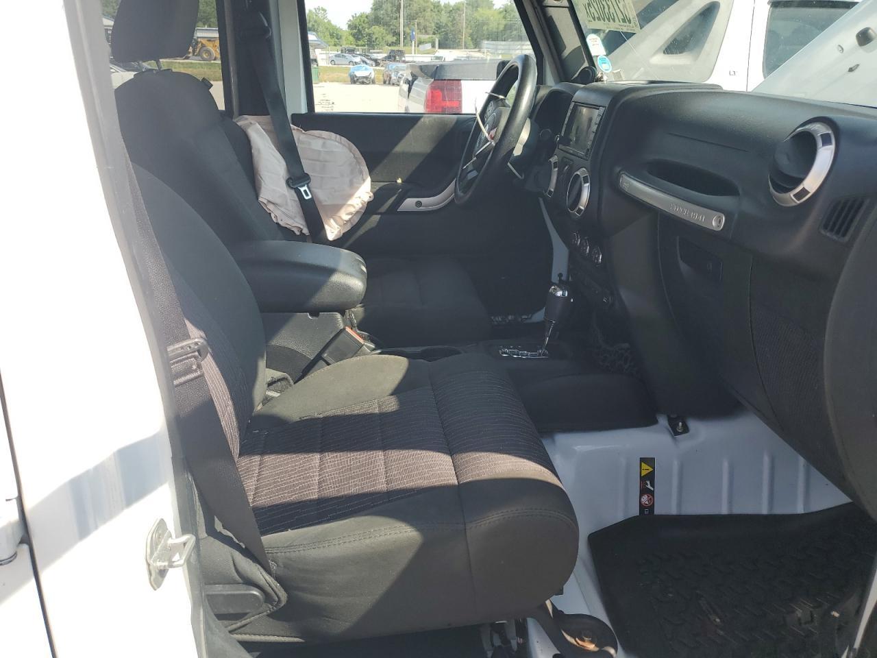 2012 Jeep Wrangler Unlimited Sahara - Фото 7