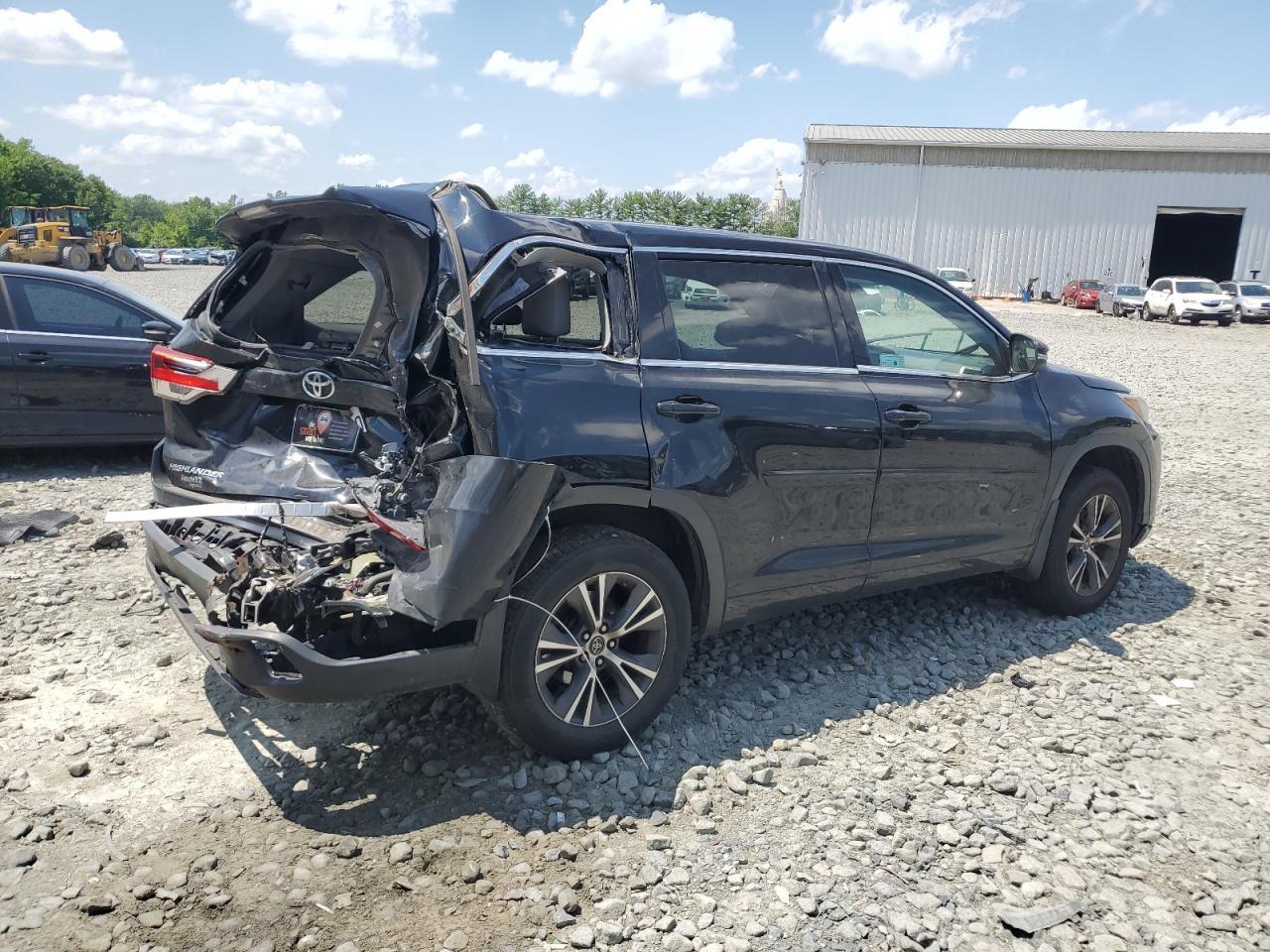 2017 Toyota Highlander Le - Фото 3