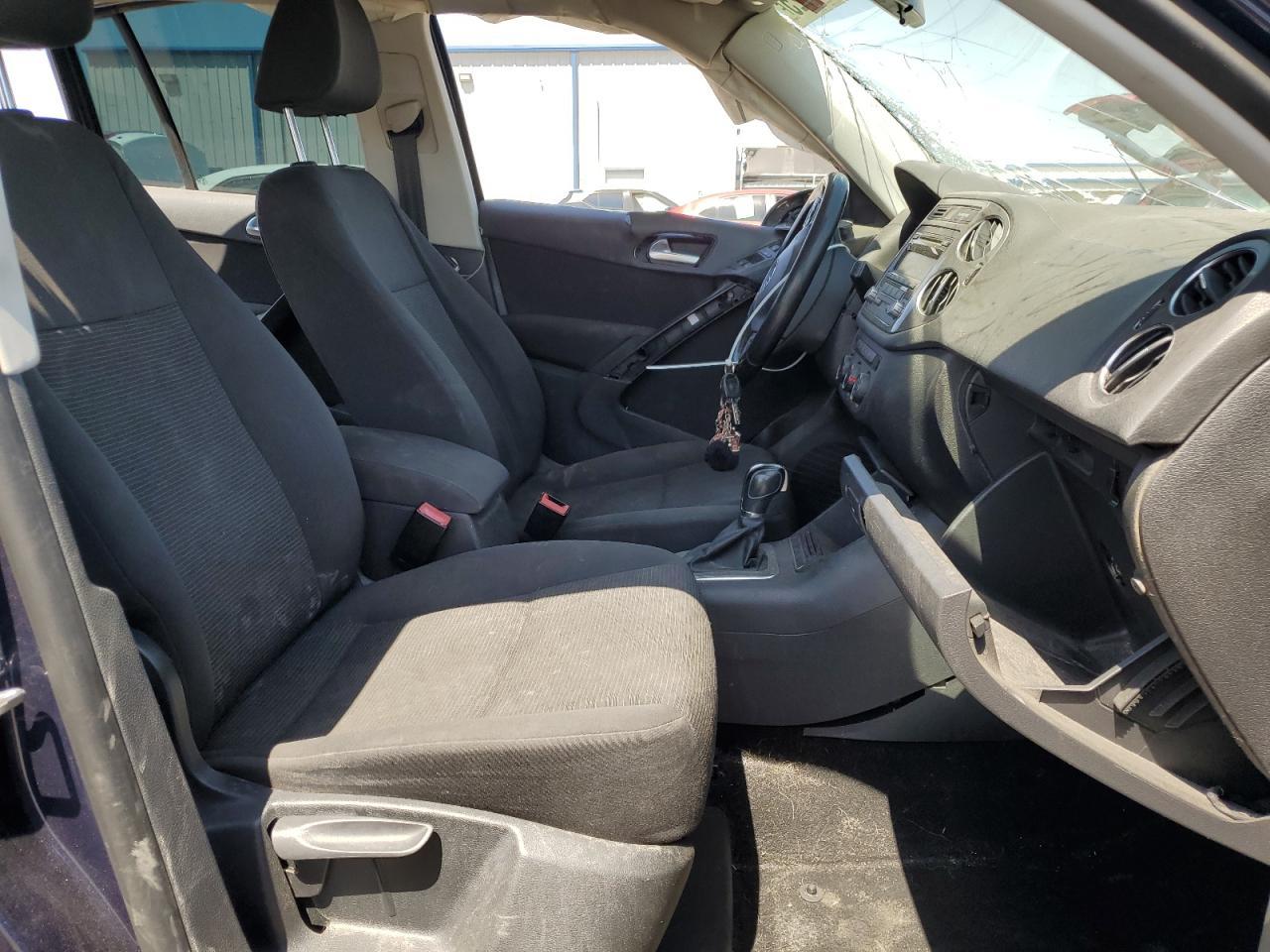2013 Volkswagen Tiguan S - Image 7