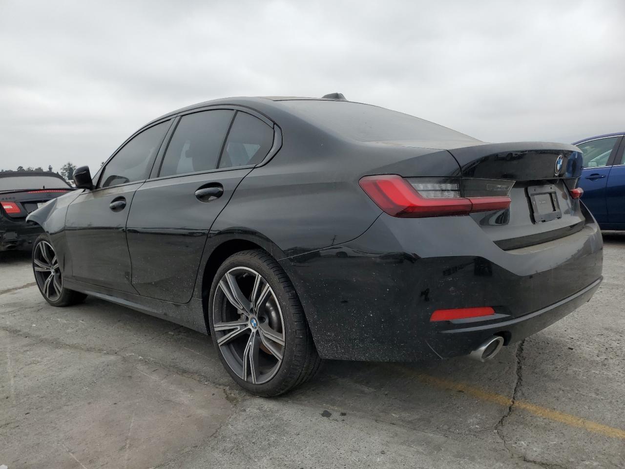 2023 BMW 330I - Фото 2