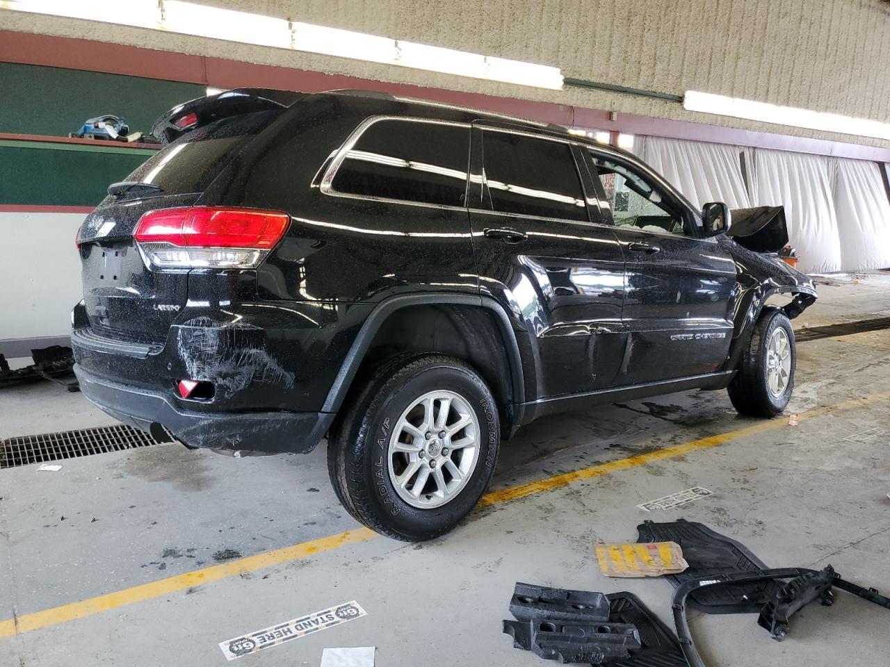 2018 Jeep Grand Cherokee Laredo - Image 3