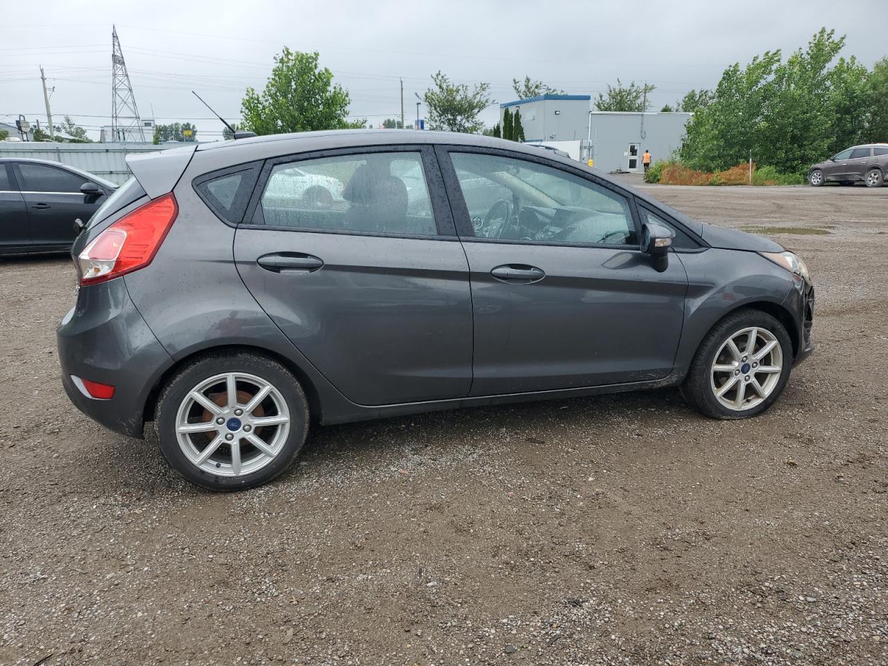 2015 Ford Fiesta Se - Фото 3