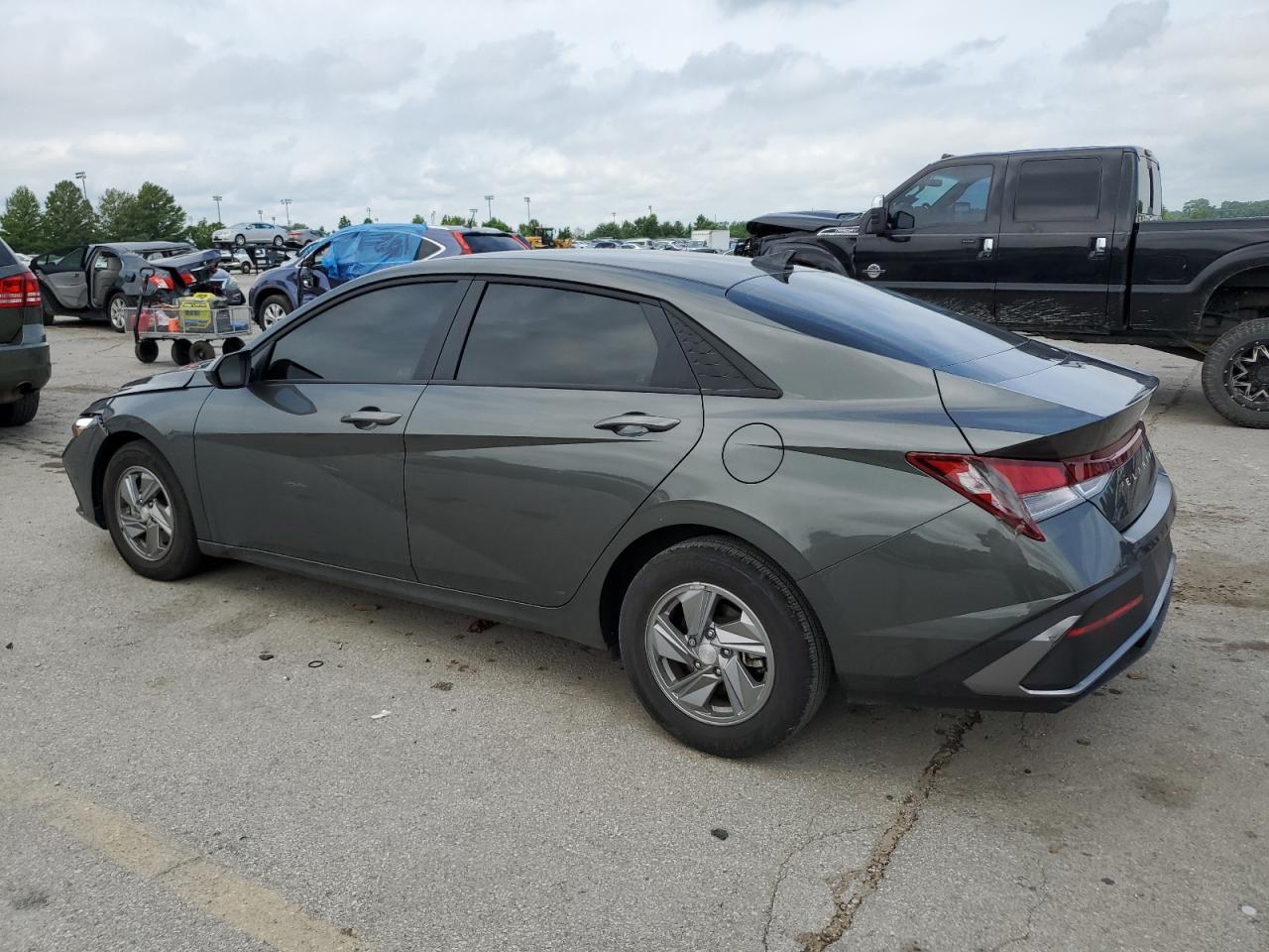 2024 Hyundai Elantra Se - Фото 2