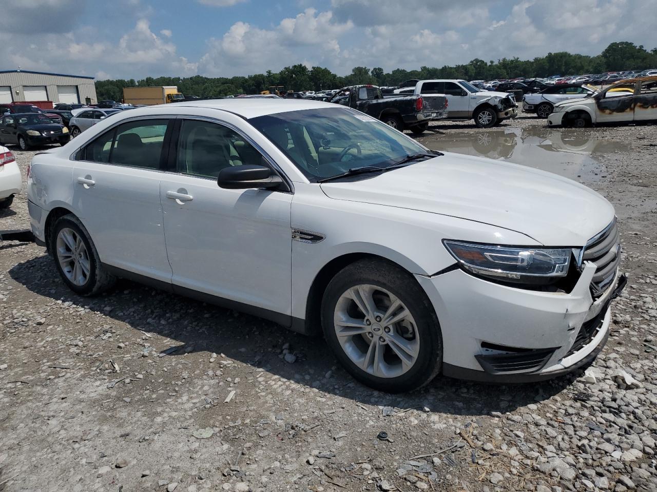 2019 Ford Taurus Se - Фото 4