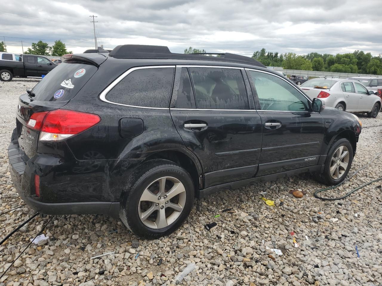 2013 Subaru Outback 3.6R Limited - Image 3