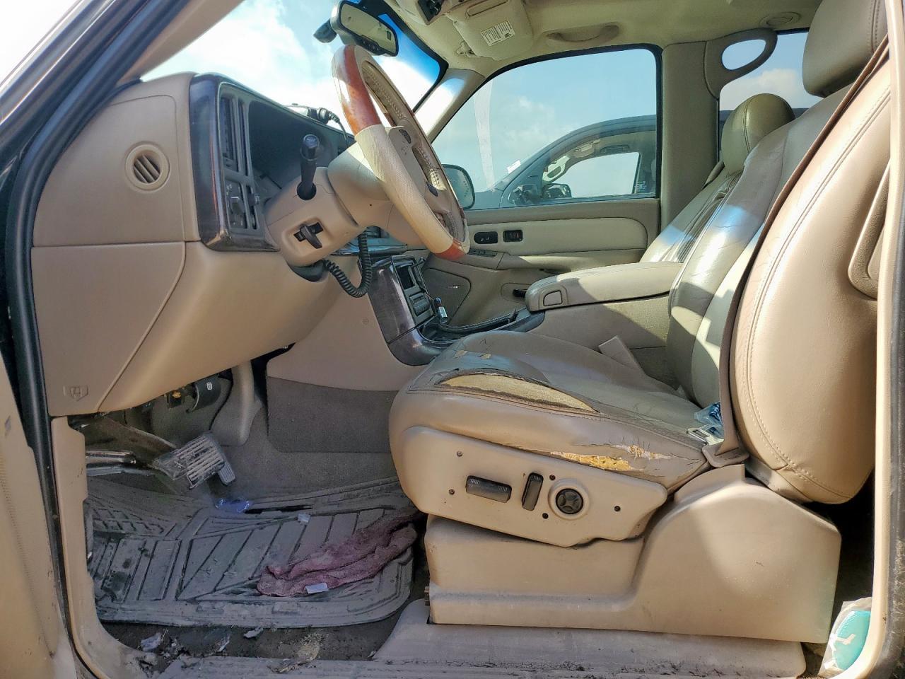 2005 GMC Yukon Denali - Image 7